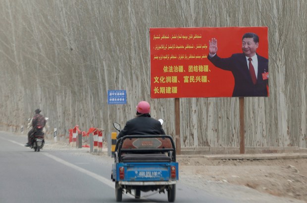 ནུབ་ཕྱོགས་ཡར་ཐོན་ཅན་གྱི་མང་ཚོགས་ཁྲོད་རྒྱ་ནག་ལ་བལྟ་ཚུལ་སྡུག་ཏུ་འགྲོ་བཞིན་པའི་སྙན་ཐོ་བཏོན་འདུག