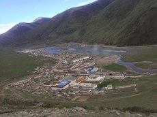 རྒྱ་གཞུང་གིས་བོད་ཁམས་སེར་ཤུལ་རྫ་དབོན་པོ་ཡུལ་ཚོ་རུ་སྔ་རྗེས་དགེ་འདུན་པ་དྲུག་འཇུ་བཟུང་བྱས་ཡོད་པ།