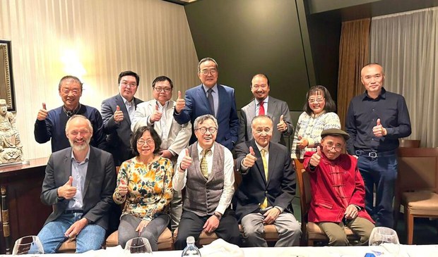 ཡོ་རོབ་རྒྱ་རིགས་འབྲེལ་མཐུད་པ་སངས་རྒྱས་སྐྱབས་ལགས་ཀྱིས་འཇར་མི་ནིར་བཅའ་སྡོད་ཐེ་ཝན་སྐུ་ཚབ་ཞིས་ཀྲི་ཚེ་དང་མཇལ་འཕྲད་གནང་འདུག