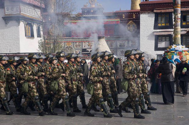 ལྷ་སའི་གཙུག་ལག་ཁང་གི་མདུན། ༢༠༡༣།༣