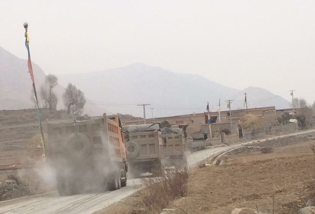 མདོ་སྨད་ཡ་རྫི་རྫོང་བསེ་ཅིང་སྡེ་བའི་ཉེ་པར།