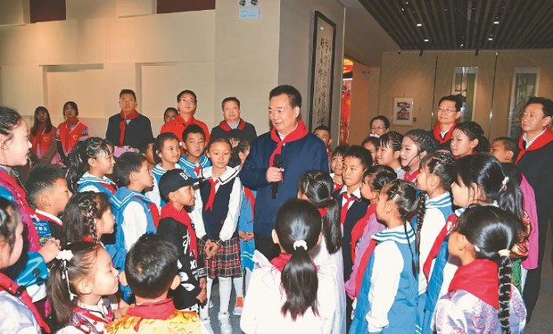 བོད་ནང་གི་བྱིས་པ་ཚོར་དམར་ཤོག་ཚོགས་པའི་ཆབ་སྲིད་སློབ་གསོའི་འོག་དྲུག་གཅིག་བྱིས་པའི་དུས་ཆེན་སྲུང་བརྩི་བྱེད་བཅུག་འདུག བོད་ནང་གི་བྱིས་པ་ཚོར་དམར་ཤོག་ཚོགས་པའི་ཆབ་སྲིད་སློབ་གསོའི་འོག་དྲུག་གཅིག་བྱིས་པའི་དུས་ཆེན་སྲུང་བརྩི་བྱེད་བཅུག་འདུག