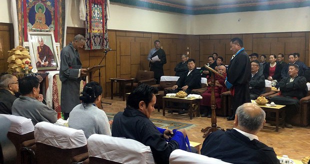 སྤྱི་འཐུས་པདྨ་འབྱུང་གནས་ལགས་ཀྱི་བོད་མི་མང་སྤྱི་འཐུས་ཚོགས་གཙོའི་དམ་འབུལ་བཞེས་གནང་ཡོད་པ། སྤྱི་འཐུས་པདྨ་འབྱུང་གནས་ལགས་ཀྱི་བོད་མི་མང་སྤྱི་འཐུས་ཚོགས་གཙོའི་དམ་འབུལ་བཞེས་གནང་ཡོད་པ།