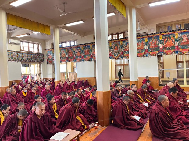 བོད་དིང་རིའི་ས་ཡོམ་གོད་ཆག་ཁྲོད་འདས་གྲོངས་སུ་གྱུར་བ་རྣམས་ཀྱི་བདུན་ཚིགས་དང་པོར་བཞུགས་སྒར་དུ་བོད་ཆོལ་གསུམ་ཚོགས་པ་ནས་མཆོད་འབུལ་སྨོན་ལམ་གོ་སྒྲིག་ཞུས་པ།
