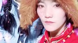 སློབ་ཆེན་སློབ་མ་ཆོས་སྒྲོན་ལགས་ཀྱིས་ཕ་ཡུལ་དུ་དགུན་ཁའི་གུང་གསེང་སྐབས་སློབ་ཕྲུག་ཚོར་བོད་ཡིག་གསབ་ཁྲིད་བྱས་པས་འཛིན་བཟུང་བཙན་ཁྲིད་བྱས་འདུག