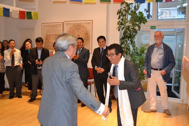 དབྱིན་ཡུལ་དོན་གཅོད་གསར་བ་ཆོས་འཕེལ་ཚེ་རིང་།