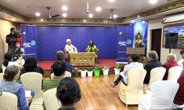 རྡ་རམ་སཱ་ལར་འཛམ་གླིང་གི་ཁོར་ཡུག་དང་གོ་ལའི་གནམ་གཤིས་འགྱུར་ལྡོག་ཐད་ཚོགས་འདུ་ཞིག་འཚོགས་བཞིན་འདུག རྡ་རམ་སཱ་ལར་འཛམ་གླིང་གི་ཁོར་ཡུག་དང་གོ་ལའི་གནམ་གཤིས་འགྱུར་ལྡོག་ཐད་ཚོགས་འདུ་ཞིག་འཚོགས་བཞིན་འདུག