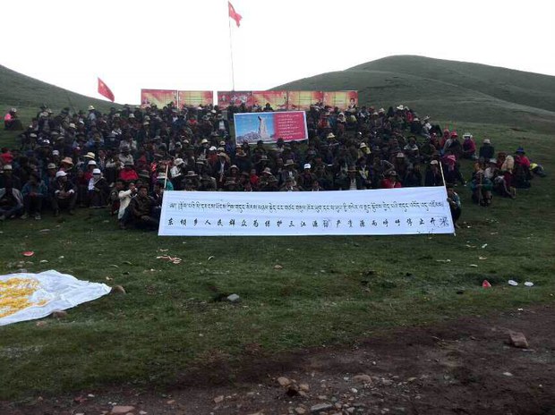 ནང་ཆེན་སྡོམ་པ་མི་དམངས་ཀྱིས་ཁོར་ཡུག་སྲུང་བའི་གདུང་འབོད་འདུ་འཛོམས་བྱེད་བཞིན་པ། ༢༠༡༤།༨།༦ ནང་ཆེན་སྡོམ་པ་མི་དམངས་ཀྱིས་ཁོར་ཡུག་སྲུང་བའི་གདུང་འབོད་འདུ་འཛོམས་བྱེད་བཞིན་པ། ༢༠༡༤།༨།༦