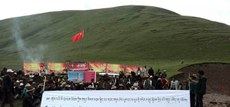 ནང་ཆེན་སྡོམ་པ་མི་དམངས་ཀྱིས་ཁོར་ཡུག་སྲུང་བའི་གདུང་འབོད་འདུ་འཛོམས་བྱེད་བཞིན་པ། ༢༠༡༤།༨།༦
