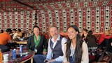 གོ་ལའི་གནམ་གཤིས་འགྱུར་ལྡོག་གི་ཚོགས་ཆེན་ཐོག་ཞུགས་མཁན་དབྱིན་ཡུལ་གྱི་གྲོས་ཚོགས་འཐུས་མིས་བོད་མིའི་སྐུ་ཚབ་དང་མཇལ་འདུག