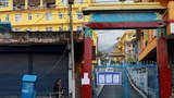 རྒྱུད་སྟོད་གྲྭ་ཚང་དུ་ཏོག་དབྱིབས་ནད་ཡམས་འགོས་ཡོད་པའི་དགེ་འདུན་པ་༡༥༣ཐོན་འདུག