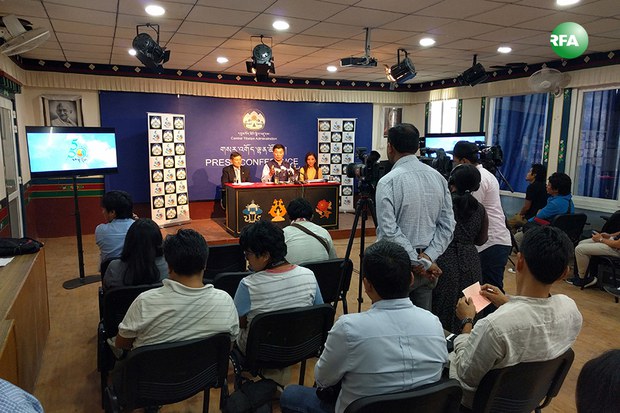 ལྔ་དང་ལྔ་བཅུའི་འཆར་སྣང་དང་འབྲེལ་བའི་ཚོགས་འདུའི་གསར་འགོད་གསལ་བསྒྲགས་སྐབས། ༢༠༡༧།༡༠།༥ ལྔ་དང་ལྔ་བཅུའི་འཆར་སྣང་དང་འབྲེལ་བའི་ཚོགས་འདུའི་གསར་འགོད་གསལ་བསྒྲགས་སྐབས། ༢༠༡༧།༡༠།༥