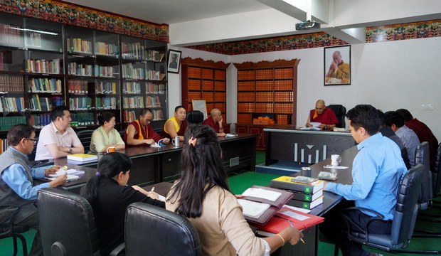 སྤྱི་འཐུས་རྒྱུན་ལས་ཚོགས་ཁང་ནང་གསང་བའི་འོས་ཤོག་བླུགས་སྐབས། ༢༠༡༨།༥།༡