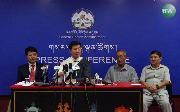 རྒྱ་ནག་གི་ཡིག་ཆ་དཀར་པོར་ལན་འདེབས་ཀྱི་གསལ་འགོད་གསལ་བསྒྲགས་སྐབས། ༢༠༡༥།༩།༡