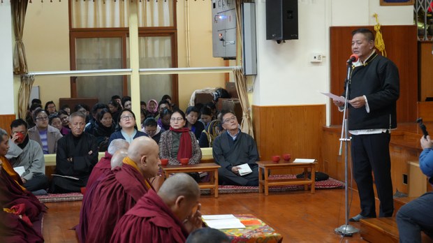 བོད་ཀྱི་སྟོད་དིང་རི་རྫོང་ཁོངས་དང་ཉེ་འཁོར་ས་གནས་སུ་ས་ཡོམ་ཤུགས་ཆེ་བརྒྱབ་སྟེ་མི་གྲངས་ ༡༢༦ རྐྱེན་ལམ་དུ་ཤོར་བ་ཚོར་དམིཊ་ཏེ་བོད་མིའི་སྒྲིག་འཛུགས་ཀྱིས་མཆོད་འབུལ་སྨོན་ལམ་གནང་ཡོད་པ།