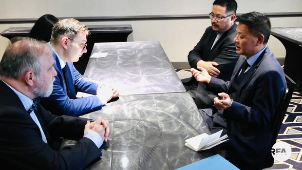 སྲིད་སྐྱོང་སྤེན་པ་ཚེ་རིང་ལགས་དང་ཅེག་སྤྱི་མཐུན་རྒྱལ་ཁབ་ཀྱི་ཕྱི་སྲིད་བློན་ Jan Lipavský ཡཱན་ལི་པཔྶིཀི་རྣམ་གཉིས་ཝ་ཤིང་ཊོན་དུ་མཇལ་འཕྲད་གནང་བ།