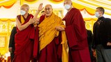སྔ་འགྱུར་རྙིང་མའི་ཆོས་བརྒྱུད་འཛིན་པ་ཡོངས་ཀྱིས་༧གོང་ས་མཆོག་ལ་བརྟན་བཞུགས་བསྟར་འབུལ་གནང་རྒྱུ་རེད།
