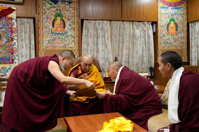 menri Trizin Rinpoche had an audience with his holiness the Dalai Lama  (1).jpg