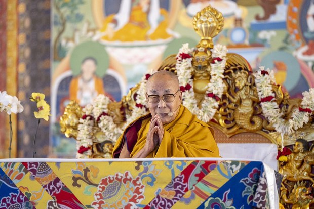 སྐུ་བཅར་རྣམ་རྒྱལ་གྲྭ་ཚང་གིས་༧གོང་ས་སྐྱབས་མགོན་ཆེན་པོ་མཆོག་ལ་བརྟན་བཞུགས་བསྟར་འབུལ་ཞུ་གཏན་འཁེལ་འདུག