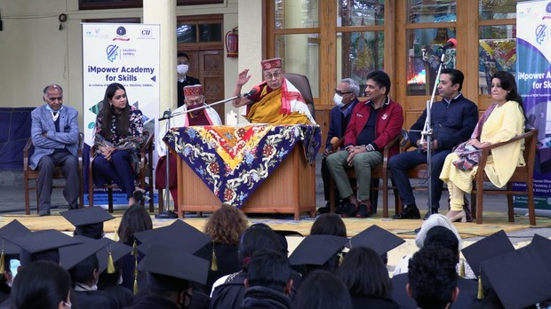 གོ་མཚོན་མེད་པའི་གོ་ལ་དང་མི་གཅིག་གྱུར་གྱི་འདུ་ཤེས་གོང་མཐོར་གཏོང་གལ་ཆེ། ༧གོང་ས་མཆོག་གིས།