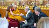 ༧གོང་ས་མཆོག་གིས་འགོ་ཁྲིད་དང་བདེ་སྐྱིད་ཅེས་པའི་བརྗོད་གཞིའི་ཐོག་བཀའ་སློབ་བསྩལ་འདུག