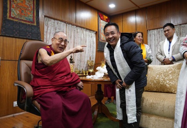 འབྲས་ལྗོངས་མངའ་སྡེའི་སྤྱི་ཁྱབ་བློན་ཆེན་མཆོག་གིས་༧གོང་ས་མཆོག་ལ་རྒྱབ་སྐྱོར་གྱི་བསྒྲགས་གཏམ་སྤེལ་འདུག འབྲས་ལྗོངས་མངའ་སྡེའི་སྤྱི་ཁྱབ་བློན་ཆེན་མཆོག་གིས་༧གོང་ས་མཆོག་ལ་རྒྱབ་སྐྱོར་གྱི་བསྒྲགས་གཏམ་སྤེལ་འདུག
