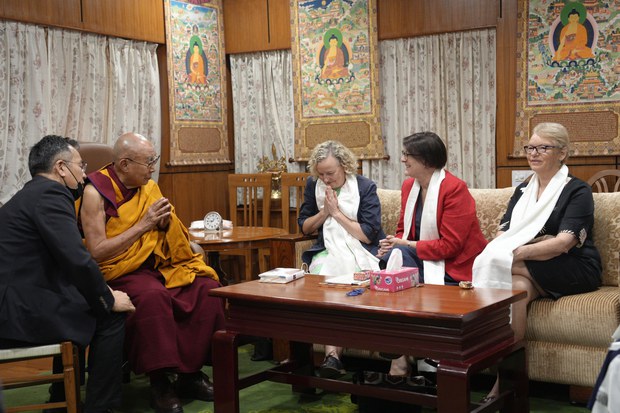 ཨོསི་ཊརེ་ལི་ཡའི་གྲོས་ཚོགས་འཐུས་མིའི་སྐུ་ཚབ་ཚོགས་ཆུང་ཞིག་གིས་༧གོང་ས་མཆོག་གི་མཇལ་ཁ་ཞུས་འདུག ཨོསི་ཊརེ་ལི་ཡའི་གྲོས་ཚོགས་འཐུས་མིའི་སྐུ་ཚབ་ཚོགས་ཆུང་ཞིག་གིས་༧གོང་ས་མཆོག་གི་མཇལ་ཁ་ཞུས་འདུག
