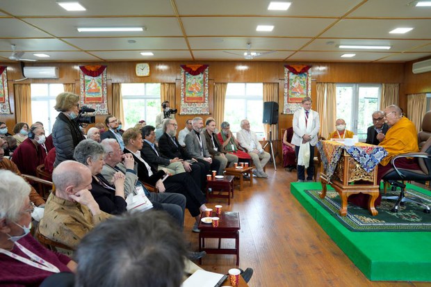 འགྲོ་བ་མིའི་རྣམ་དཔྱོད་ལ་ནུས་པ་དམིགས་བསལ་ཡོད་ཡིན་ཡང་གཡོ་སྒྱུའི་ལས་རྩ་བ་ནས་བྱེད་མི་རུང་། ༧གོང་ས་མཆོག་གིས། འགྲོ་བ་མིའི་རྣམ་དཔྱོད་ལ་ནུས་པ་དམིགས་བསལ་ཡོད་ཡིན་ཡང་གཡོ་སྒྱུའི་ལས་རྩ་བ་ནས་བྱེད་མི་རུང་། ༧གོང་ས་མཆོག་གིས།