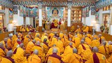 ༧གོང་ས་མཆོག་གིས་རྒྱལ་ཁབ་འདྲ་མིན་གྱི་དགེ་འདུན་པ་དྲུག་བརྒྱ་ལྷག་ལ་བསྙེན་རྫོགས་ཀྱི་སྡོམ་པ་སྩལ་བཞིན་འདུག