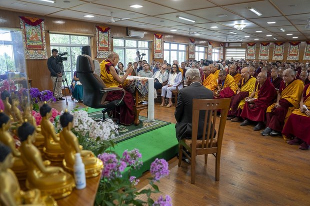 ང་ཚོ་ནང་པ་ཚོས་སྨོན་ལམ་བརྒྱབ་བསྡད་པ་གཅིག་པུ་མ་ཡིན་པར་སེམས་ཁམས་རིག་པའི་ཐོག་ནས་སེམས་ཀྱི་ཞི་བདེ་སྒྲུབ་དགོས། ༧གོང་ས་མཆོག་གིས། ང་ཚོ་ནང་པ་ཚོས་སྨོན་ལམ་བརྒྱབ་བསྡད་པ་གཅིག་པུ་མ་ཡིན་པར་སེམས་ཁམས་རིག་པའི་ཐོག་ནས་སེམས་ཀྱི་ཞི་བདེ་སྒྲུབ་དགོས། ༧གོང་ས་མཆོག་གིས།