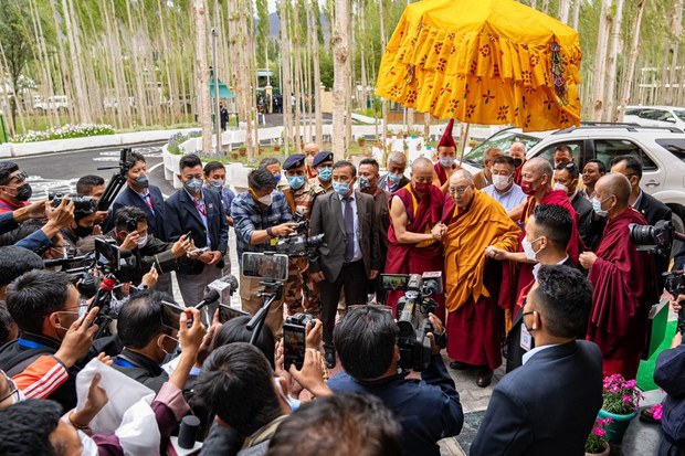 ༧གོང་ས་མཆོག་གིས་ལ་དྭགས་ནས་ཆོས་འབྲེལ་གསུང་ཆོས་བསྩལ་གནང་མཛད་འཆར་འདུག