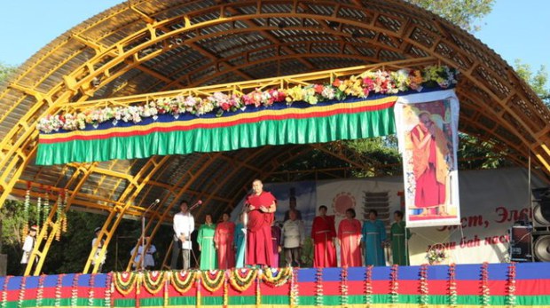 ར་ཤི་ཡའི་ཀལྨི་ཀི་ཡ་(Kalmykia)་ལ་འཁྲུངས་སྐར་སྲུང་བརྩི་གནང་སྐབས། ༢༠༡༧།༧།༦