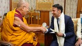 ཁེ་ཎ་ཌའི་ཁྲིམས་དོན་བློན་ཆེན་མཆོག་གིས་སྤྱི་ནོར་༧གོང་ས་༧སྐྱབས་མགོན་ཆེན་པོ་མཆོག་ལ་མཇལ་ཁ་ཞུས་འདུག