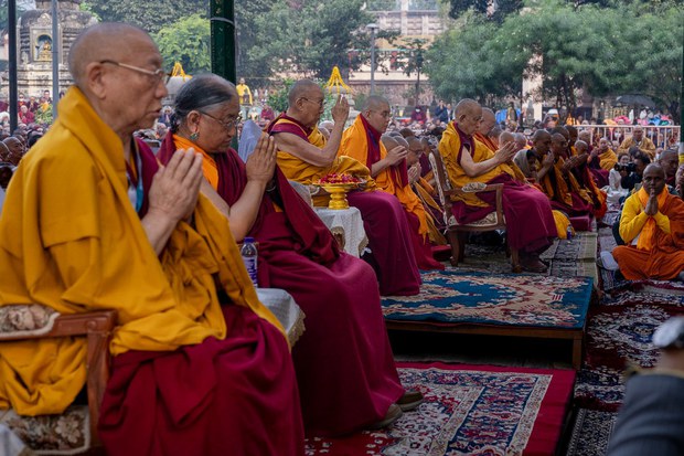 ༸གོང་ས་མཆོག་འཛམ་གླིང་ཞི་བདེའི་སྨོན་ལམ་གྱི་ཚོགས་མགོན་དུ་ཆིབས་སྒྱུར་བསྐྱངས་པ། ༸གོང་ས་མཆོག་འཛམ་གླིང་ཞི་བདེའི་སྨོན་ལམ་གྱི་ཚོགས་མགོན་དུ་ཆིབས་སྒྱུར་བསྐྱངས་པ།