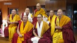 ༸གོང་ས་མཆོག་གིས། སོག་པོའི་དགེ་བཤེས་ལྷ་རམས་པ་དང་བཀའ་བཅུ་པ་རྣམས་ལ་མཇལ་ཁ་དང་བཀའ་སློབ་སྩལ་འདུག