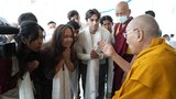 ༸གོང་ས་མཆོག་གིས། བཟང་ཕྱོགས་ཀྱི་བློ་དེ་མང་དུ་གཏོང་དགོས། ཞེས་ཨ་རིའི་ཧར་ཝརཌ་སློབ་མ་ཁག་ཅིག་ལ་བཀའ་སྩལ་བ།