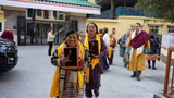 སྤྱི་ནོར་༧གོང་ས་མཆོག་གིས་རྒྱལ་ཁབ་འདྲ་མིན་ནས་ཕེབས་པའི་མཇལ་བཅར་བ་ཚོར་མཇལ་ཁ་སྩལ་ཡོད་པ་རེད།