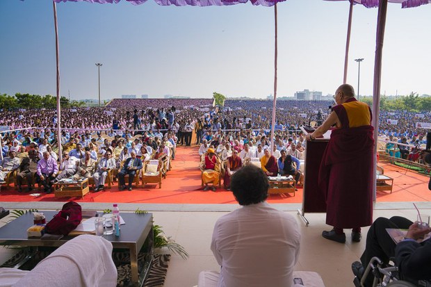 ༧གོང་ས་མཆོག་གིས་རྒྱ་གར་གྱི་སློབ་ཕྲུག་ཁྲི་ཚོ་ཁ་ཤས་ལ་བཀའ་སློབ་གནང་སྐབས། ༢༠༡༧།༡༡།༢༡