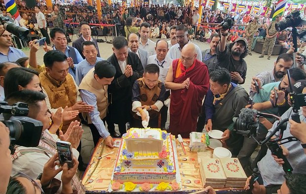 ༸གོང་ས་མཆོག་གི་བྱམས་བརྩེའི་སྐོར་གྱི་བཀའ་སློབ་རྣམས་གང་མང་ཁྱབ་སྤེལ་བྱ་རྒྱུ་གལ་ཆེན་རེད་ཅེས། འབྲས་ལྗོངས་མངའ་སྡེའི་སྤྱི་ཁྱབ་བློན་ཆེན་ནས་གསུངས་སོང་། ༸གོང་ས་མཆོག་གི་བྱམས་བརྩེའི་སྐོར་གྱི་བཀའ་སློབ་རྣམས་གང་མང་ཁྱབ་སྤེལ་བྱ་རྒྱུ་གལ་ཆེན་རེད་ཅེས། འབྲས་ལྗོངས་མངའ་སྡེའི་སྤྱི་ཁྱབ་བློན་ཆེན་ནས་གསུངས་སོང་།