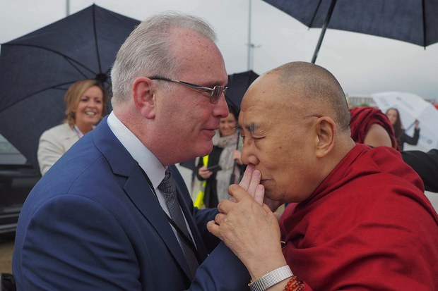 ༧གོང་ས་སྐྱབས་མཆོན་ཆེན་པོ་མཆོག་གིས་འཁྲུག་རྩོད་ནང་ཚུད་པའི་བྱིས་པ་སྲུང་སྐྱོབ་ཚོགས་པའི་ལྷན་ཚོགས་སུ་བཀའ་སློབ་བསྩལ་སྐབས། ༢༠༡༧།༩།༡༠ ༧གོང་ས་སྐྱབས་མཆོན་ཆེན་པོ་མཆོག་གིས་འཁྲུག་རྩོད་ནང་ཚུད་པའི་བྱིས་པ་སྲུང་སྐྱོབ་ཚོགས་པའི་ལྷན་ཚོགས་སུ་བཀའ་སློབ་བསྩལ་སྐབས། ༢༠༡༧།༩།༡༠