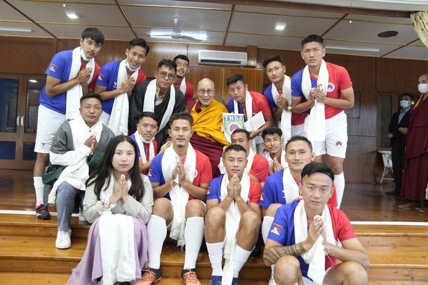 ༧གོང་ས་སྐྱབས་མགོན་ཆེན་པོ་མཆོག་གིས་བོད་རྒྱལ་ཡོངས་རྐང་རྩེད་སྤོ་ལོའི་རུ་ཁག་ལ་མཇལ་ཁ་སྩལ་བ། ༧གོང་ས་སྐྱབས་མགོན་ཆེན་པོ་མཆོག་གིས་བོད་རྒྱལ་ཡོངས་རྐང་རྩེད་སྤོ་ལོའི་རུ་ཁག་ལ་མཇལ་ཁ་སྩལ་བ།