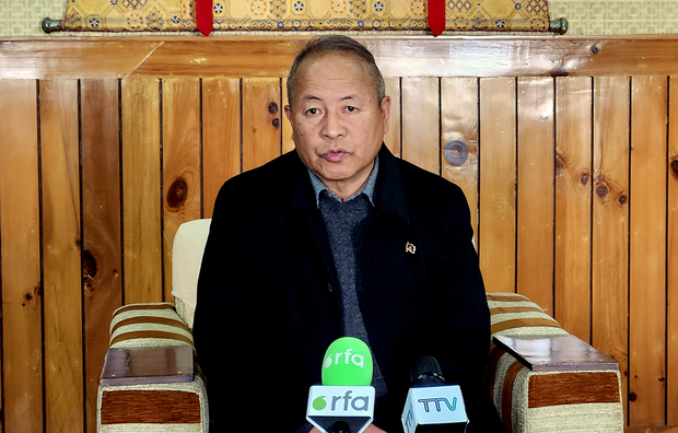 གཞིས་བྱེས་བོད་མི་ཡོངས་ཀྱི་ཚབ་ཞུས་ཏེ་བོད་མིའི་སྒྲིག་འཛུགས་ཀྱིས་༧གོང་ས་མཆོག་ལ་བརྟན་བཞུགས་འབུལ་གཏན་འཁེལ་འདུག