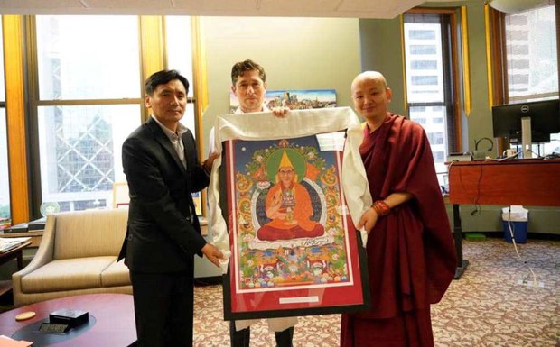 ཨ་རིའི་མི་ནི་ཡ་པོ་ལིསི་གྲོང་ཁྱེར་ནང་༧གོང་ས་ཏཱ་ལའི་བླ་མ་མཆོག་གི་ཉིན་མོ་ཞེས་སྲུང་བརྩི་ཞུས་འདུག ཨ་རིའི་མི་ནི་ཡ་པོ་ལིསི་གྲོང་ཁྱེར་ནང་༧གོང་ས་ཏཱ་ལའི་བླ་མ་མཆོག་གི་ཉིན་མོ་ཞེས་སྲུང་བརྩི་ཞུས་འདུག