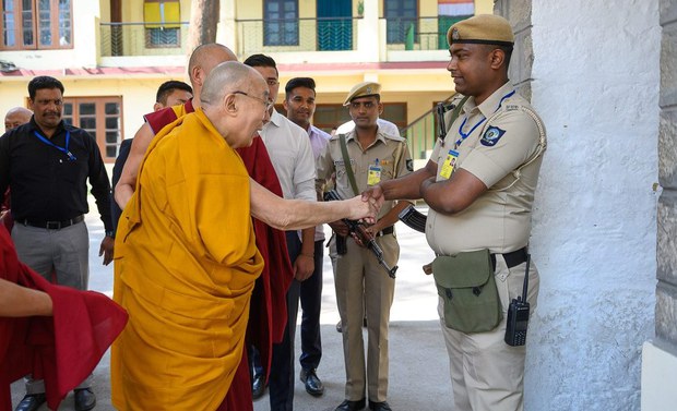 བོད་ཀྱི་དབུ་ཁྲིད་༧གོང་ས་མཆོག་ཕོ་བྲང་གི་སྒོ་ཆེན་མདུན། ༢༠༡༩།༥