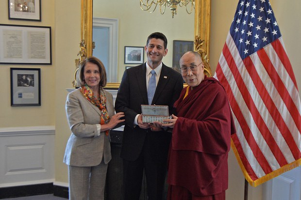 ༧གོང་ས་མཆོག་གིས་ཨ་རིའི་རྒྱལ་སར་མཛད་འཕྲིན་སྐྱོང་གནང་བཞིན་པའི་སྐབས། ༢༠༡༦།༦