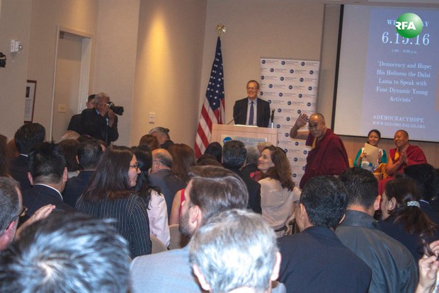 ༧གོང་ས་མཆོག་གིས་ཨ་རིའི་རྒྱལ་སར་མཛད་འཕྲིན་སྐྱོང་གནང་བཞིན་པའི་སྐབས། ༢༠༡༦།༦