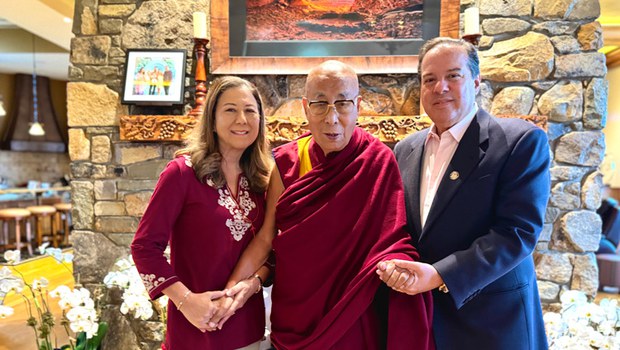 ཕྱི་ལོ་ ༢༠༢༤ ཟླ་ ༨ ཚེས་ ༢༠ ཉིན་གྱི་སྔ་དྲོ་སྤྱི་ནོར་༧གོང་ས་༧སྐྱབས་མགོན་ཆེན་པོ་མཆོག་ཨ་རིའི་ནིའུ་ཡོག་གྲོང་ཁྱེར་དུ་ཆིབས་བསྒྱུར་མཛད་པ། ཕྱི་ལོ་ ༢༠༢༤ ཟླ་ ༨ ཚེས་ ༢༠ ཉིན་གྱི་སྔ་དྲོ་སྤྱི་ནོར་༧གོང་ས་༧སྐྱབས་མགོན་ཆེན་པོ་མཆོག་ཨ་རིའི་ནིའུ་ཡོག་གྲོང་ཁྱེར་དུ་ཆིབས་བསྒྱུར་མཛད་པ།