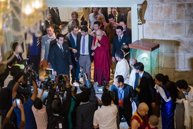 ༧གོང་ས་མཆོག་རྒྱ་གར་སྦེང་ལོར་གྱི་ཕྱིའི་གཞུང་ཚབ་ལས་བྱེད་ཚོར་མཇལ་བར་ཕེབས་སྐབས་གསར་འགོད་པ་ཚོས་ཕེབས་སྒུག ༢༠༡༥།༡༢།༦ ༧གོང་ས་མཆོག་རྒྱ་གར་སྦེང་ལོར་གྱི་ཕྱིའི་གཞུང་ཚབ་ལས་བྱེད་ཚོར་མཇལ་བར་ཕེབས་སྐབས་གསར་འགོད་པ་ཚོས་ཕེབས་སྒུག ༢༠༡༥།༡༢།༦
