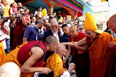 བོད་ཀྱི་དབུ་ཁྲིད་༧གོང་ས་མཆོག་དཔལ་ལྡན་འབྲས་སྤུངས་སུ་ཞབས་སོར་བདེ་འཁོད་སྐབས། ༢༠༡༢།༡༢།༡༢