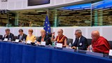 ༧གོང་ས་མཆོག་གིས་ཡོ་རོབ་གྲོས་ཚོགས་ཀྱི་ཕྱི་འབྲེལ་ཚོགས་ཆུང་ནང་བཀའ་སློབ་གནང་སྐབས། ༢༠༡༦།༩།༡༥